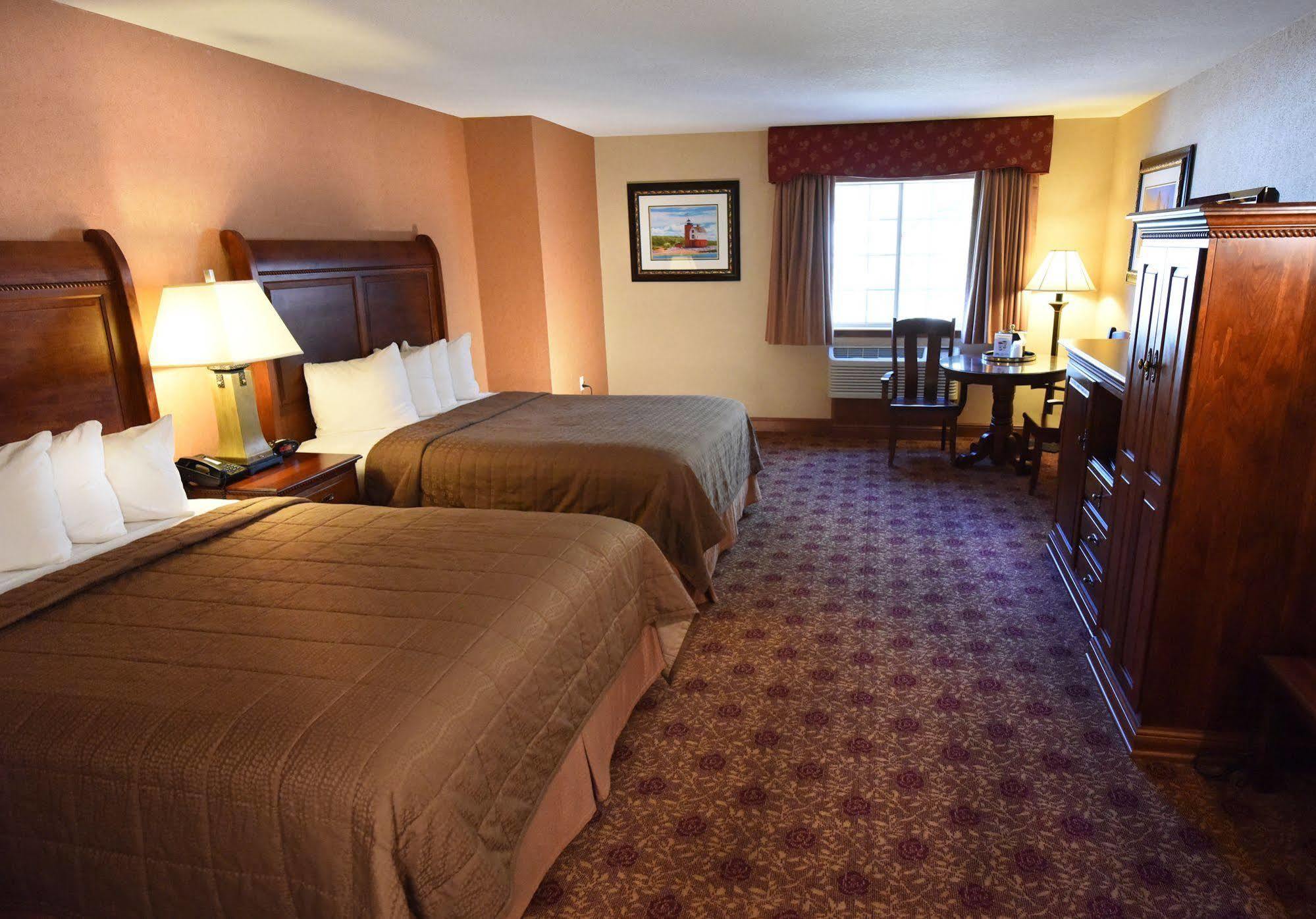 Hamilton Inn Select Beachfront Mackinaw City Eksteriør bilde